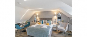 Turquoise Serenity Studio in London